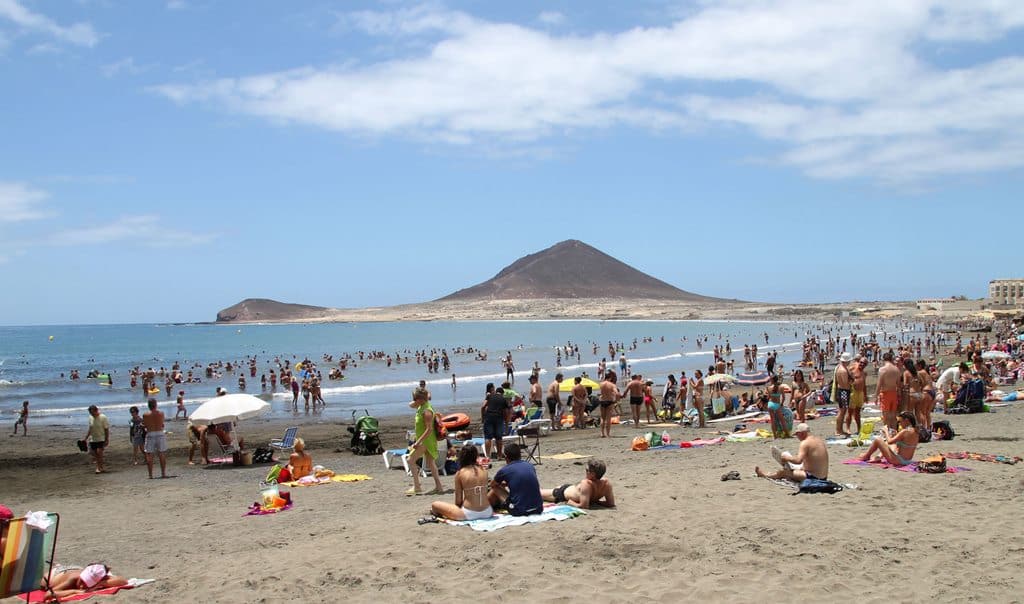 Los bañistas regresaron ayer a la playa Central de El Médano.