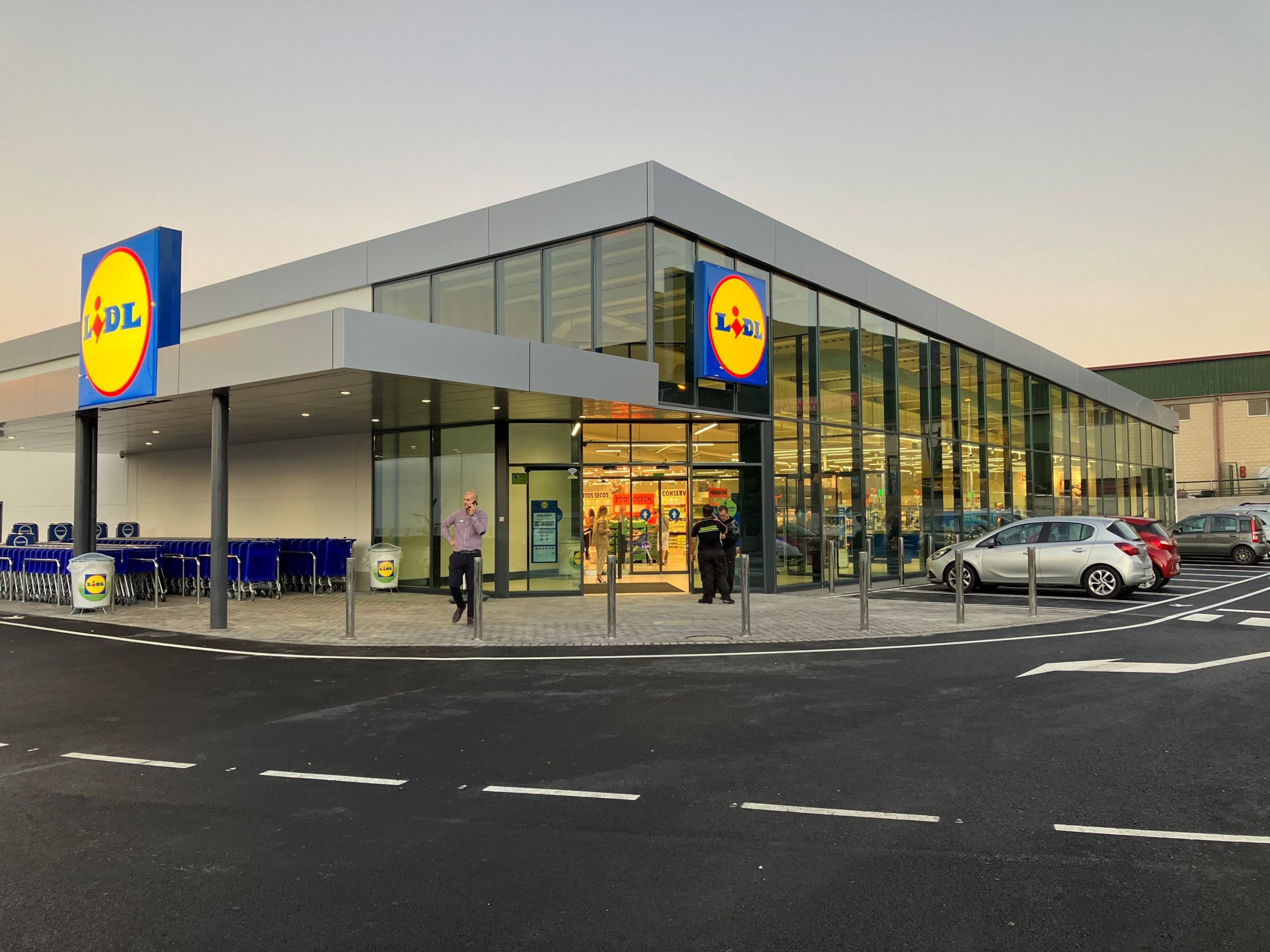 Lidl inaugura su segunda tienda en Adeje tras invertir 8,3 millones de euros y crear 42 nuevos empleos