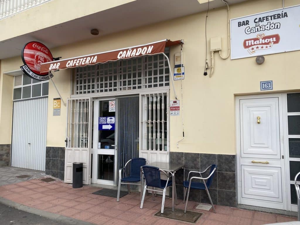 Cafetería Cañadón: productos frescos y comida casera desde 1999