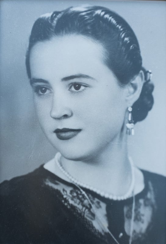 mujer más guapa del pueblo