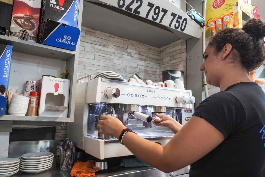 paro sigue bajando en Canarias