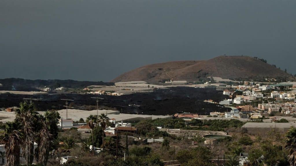 Imagen de archivo de la colada norte del volcán de La Palma en el entorno el barrio de La Lagunoa EFE/Ángel Medina G.