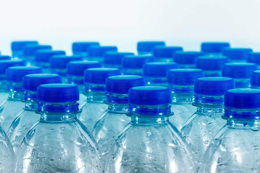 Los habitantes de Santa Cruz de Tenerife tendrán premios si reciclan botellas de plástico
