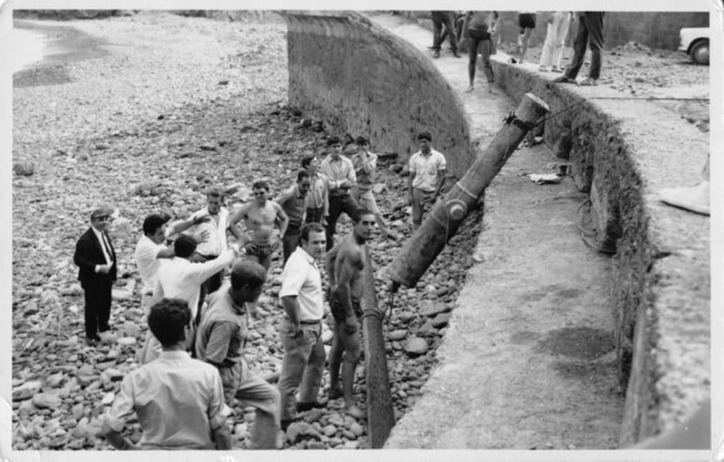 Imagen de los años 70, cuando se hallaron los cañones.