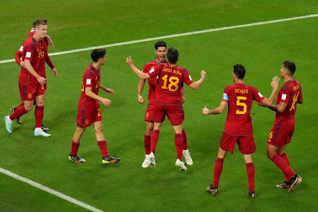 España mete miedo con la mayor goleada de su historia en un Mundial (7-0)