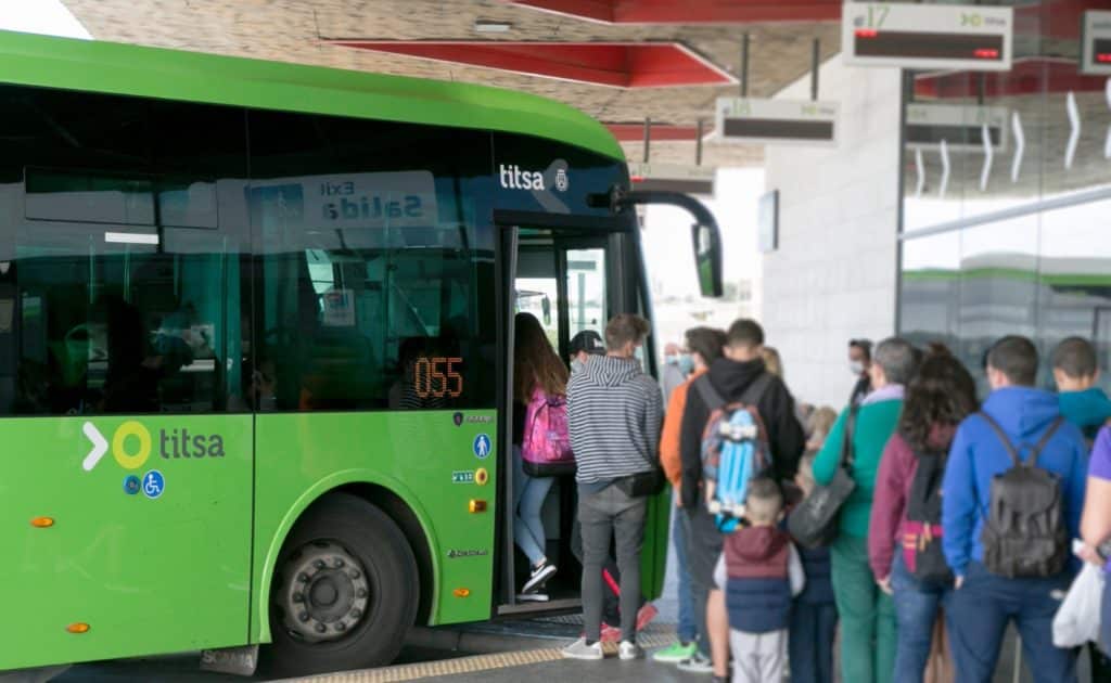 Más de 168.000 tinerfeños se benefician del transporte público gratuito en enero