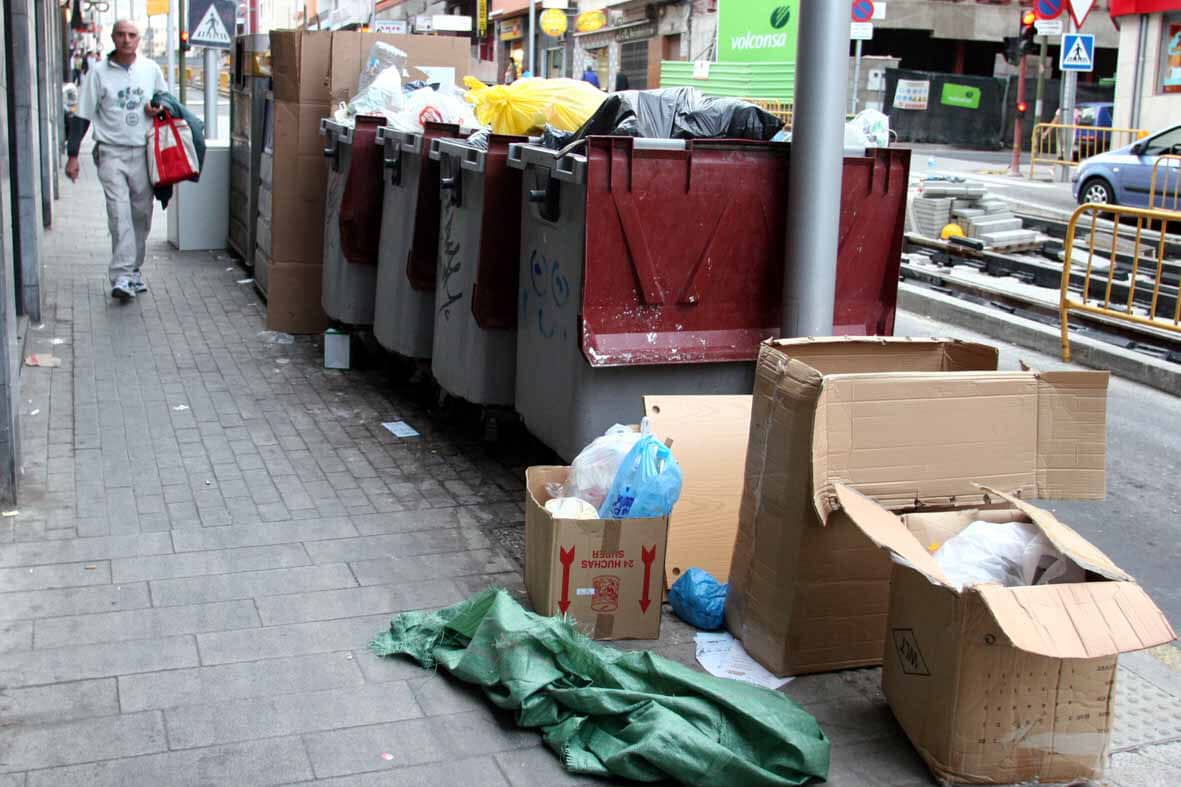 Multas de 2.000 euros por dejar la basura en Santa Cruz por fuera del ...