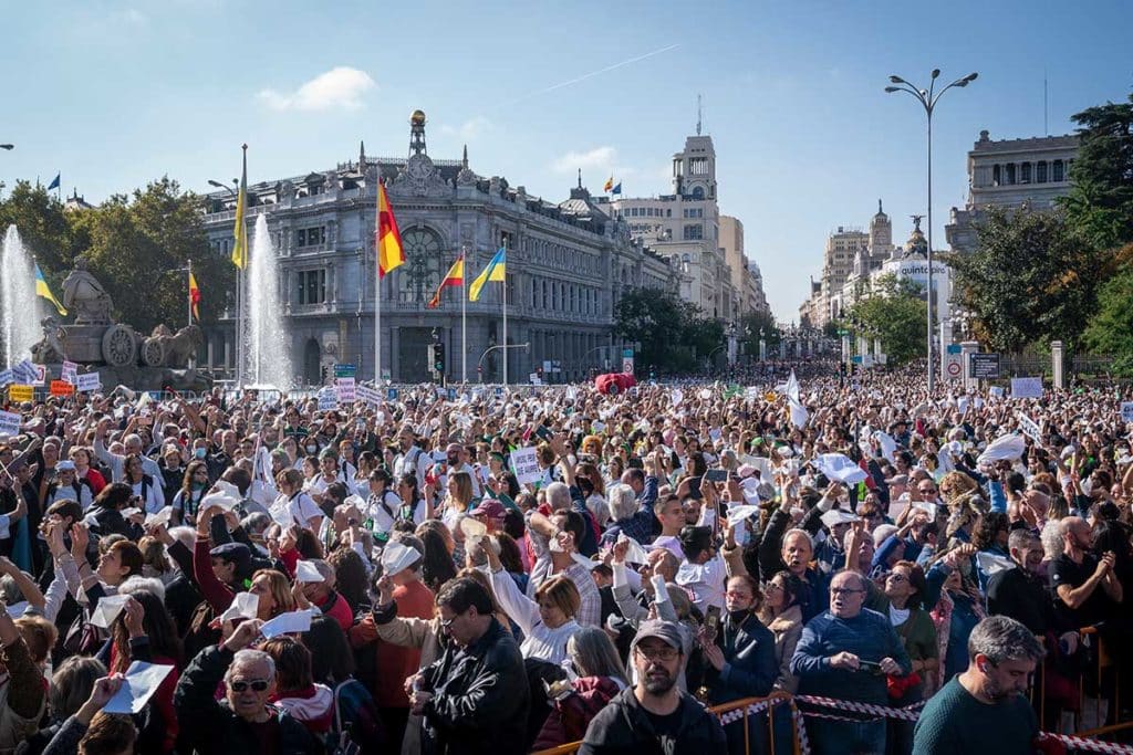 Multitudinaria manifestación en Madrid en defensa de la Sanidad Pública