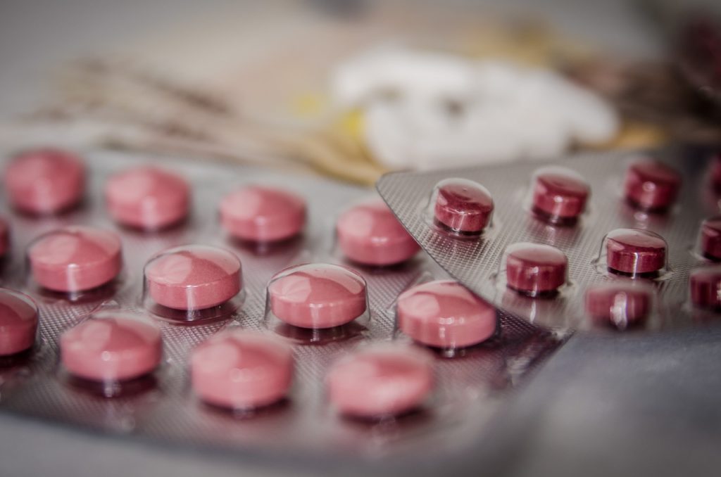 Alerta sanitaria en España: Sanidad prohíbe 3 populares medicamentos y los retira de las farmacias