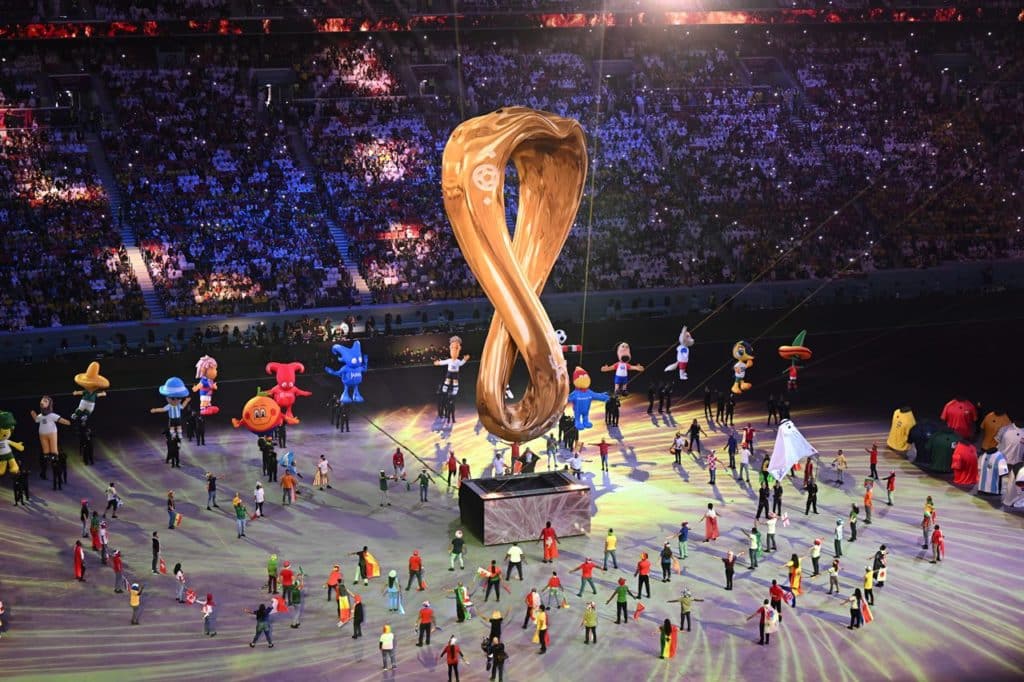 El estadio Al Bayt presentaba ayer un aspecto espectacular durante la ceremonia inaugural del Campeonato Mundial de Fútbol de Catar, con 60.000 espectadores. Reuters