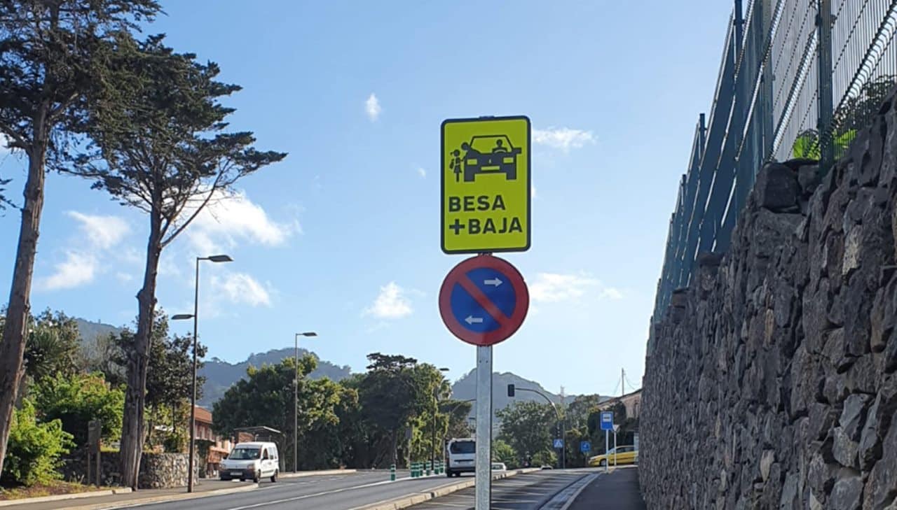 Besa y baja, la curiosa señal instalada en Tegueste. Ayuntamiento de Tegueste