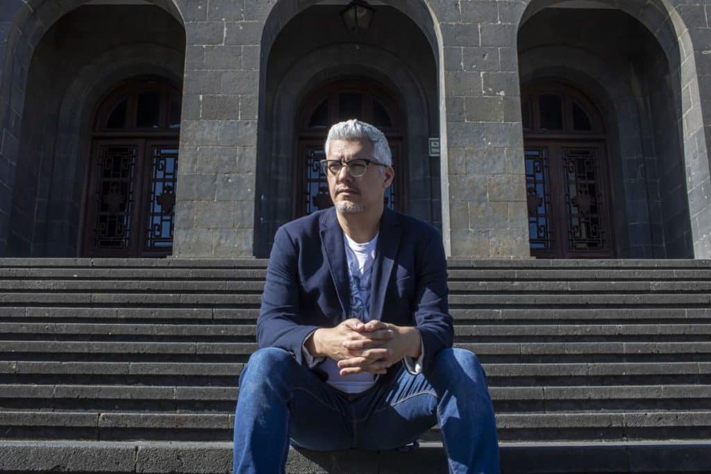 Iván López, en las escaleras del Paraninfo de la ULL