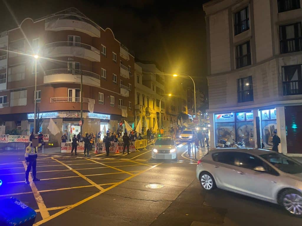 Vecinos de Santa Cruz vuelven a tomar la calle por el cambio de nombre de la avenida San Sebastián