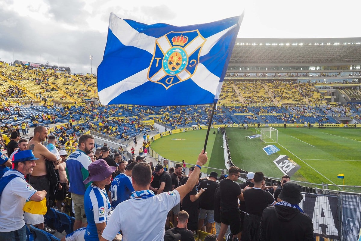 El CD Tenerife culmina el Centenario con un guiño a su mayor gesta en Europa