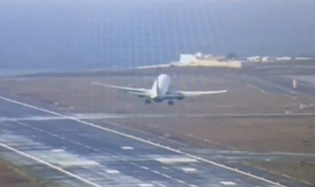 Motor y al aire en Canarias: la maniobra de los aviones cuando no pueden aterrizar de forma segura