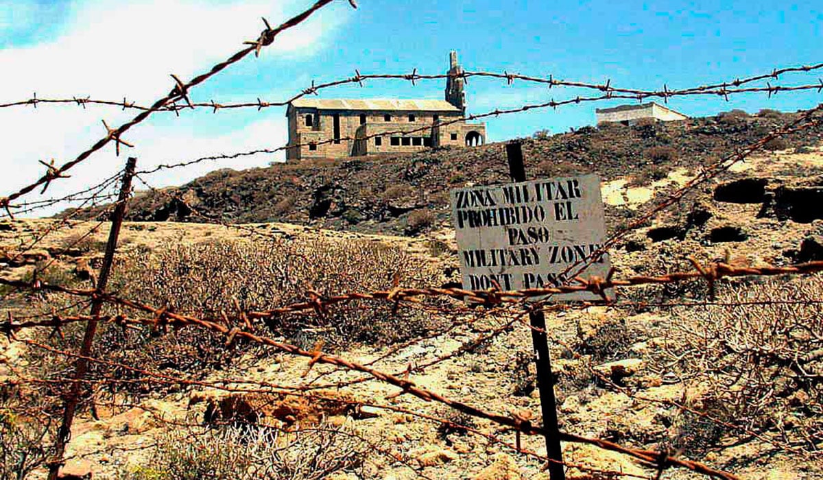Vestigios ruinosos del sanatorio de Abona, un complejo inacabado planificado para leprosos que se ubicó en Los Abades y que hoy parece un pueblo fantasma. S. M.