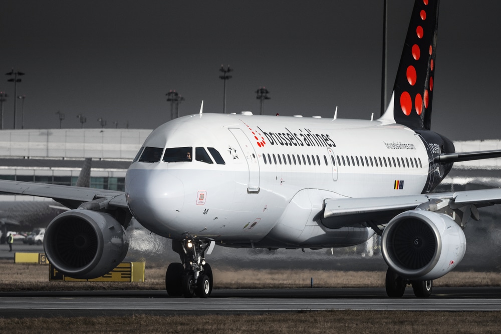 Pesadilla en un vuelo a Canarias: un rayo impacta en el avión y se niegan a volver a Bruselas