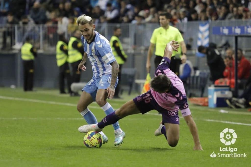 El CD Tenerife se deja dos puntos en Málaga tras un final polémico (1-1)