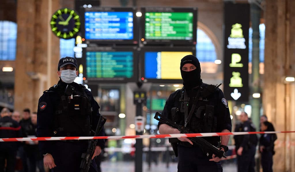 Al menos cinco heridos en un ataque en una estación de tren de París