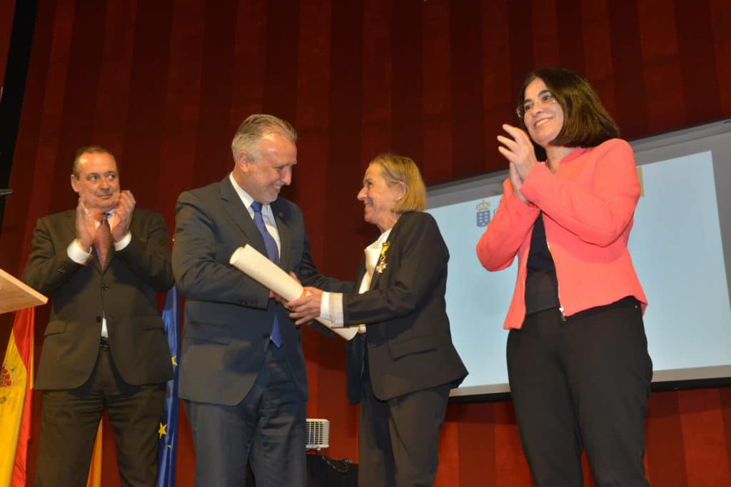 Premian María Teresa Cotonat, pediatra en El Hierro