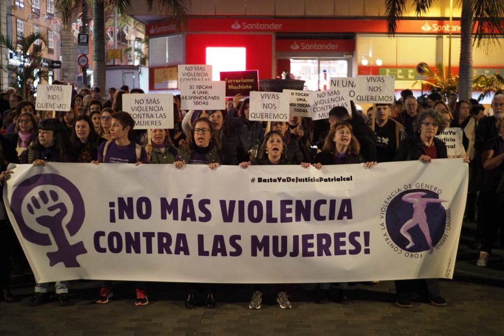 Manifestación en Santa Cruz por el crimen machista de Adeje