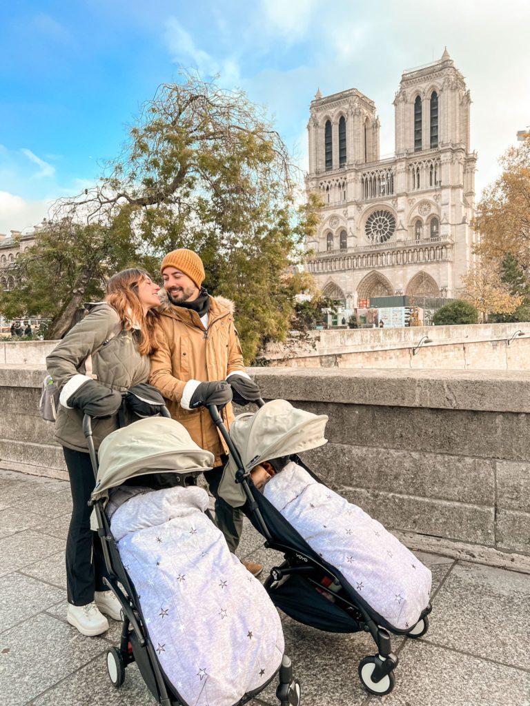María e Iradiel con los pequeños Maverick y Kairi en uno de sus viajes. DA