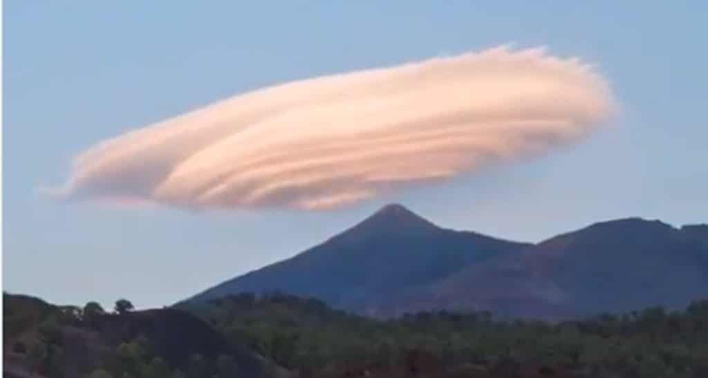 El espectacular 'timelapse' que muestra cómo se comporta el sombrero del Pico del Teide: "Por fin vemos la dinámica"