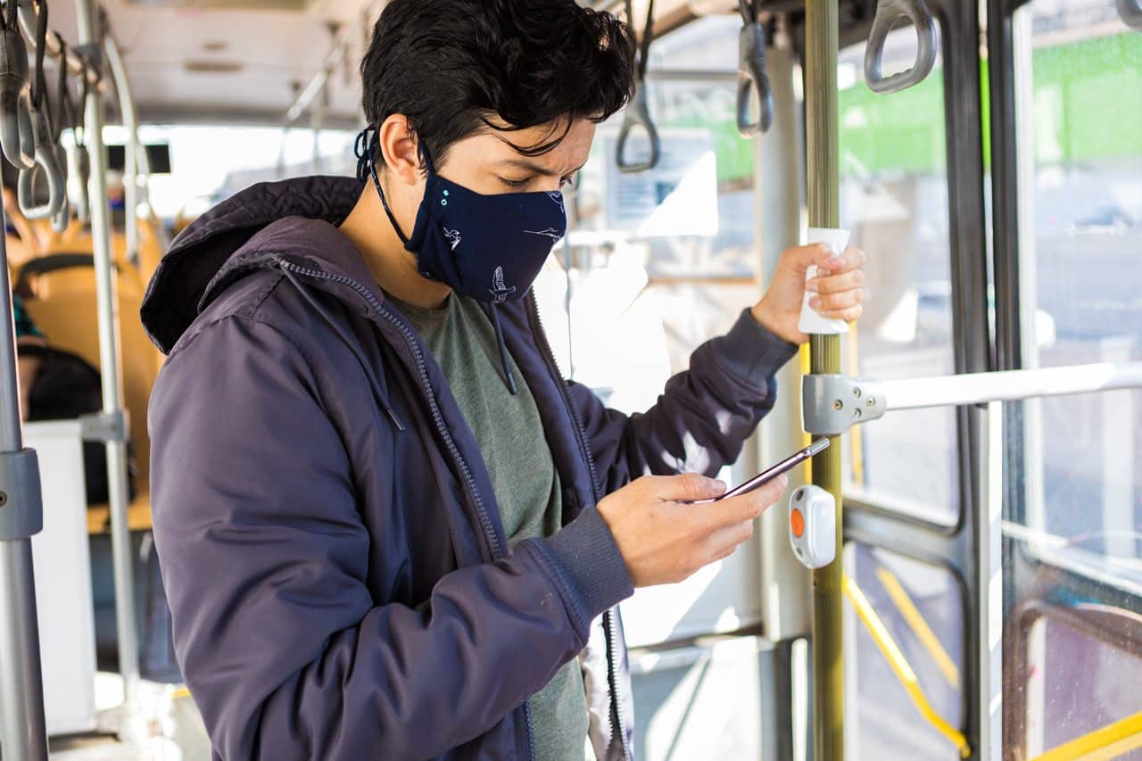 Darias confirma que se eliminará la obligatoriedad de la mascarilla en el transporte público