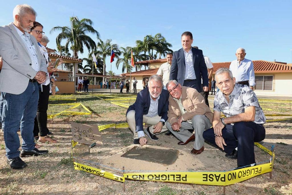 El presidente de Canarias asiste en Venezuela a la colocación de la primera piedra de la Plaza de las Nieves en Cagua
