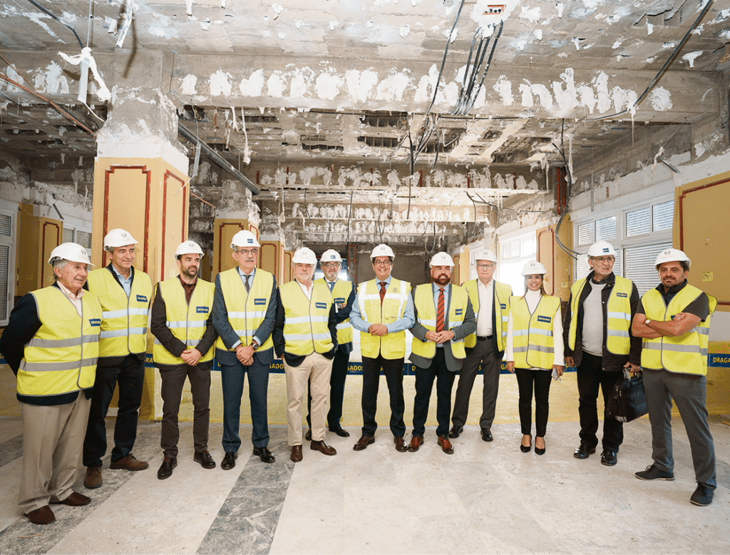 El presidente del Cabildo, Pedro Martín; el alcalde, Marco González; y el presidente de TTC, Ignacio Polanco, comprobaron el estado del inmueble junto a los arquitectos y el equipo técnico. DA