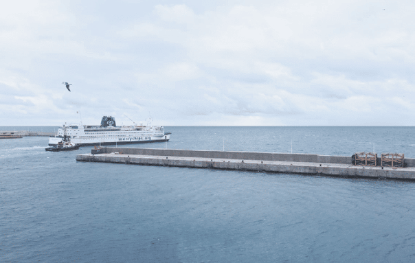 Los barcos hospitales de Mercy Ships abandonan el puerto de Granadilla
