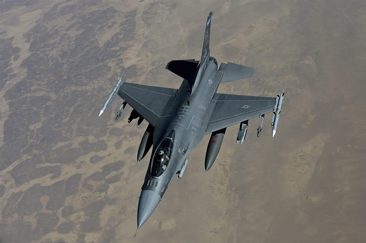 Un avión de combate derriba un objeto volador no identificado sobre Canadá