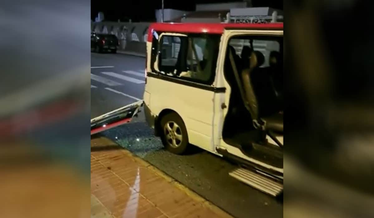Abren "a toda mecha" y arrancan de cuajo la puerta de un taxi en Gran Canaria