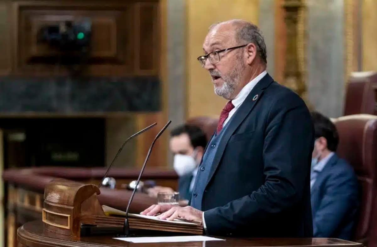 La juez del caso Mediador deja en libertad con cargos al exdiputado Fuentes