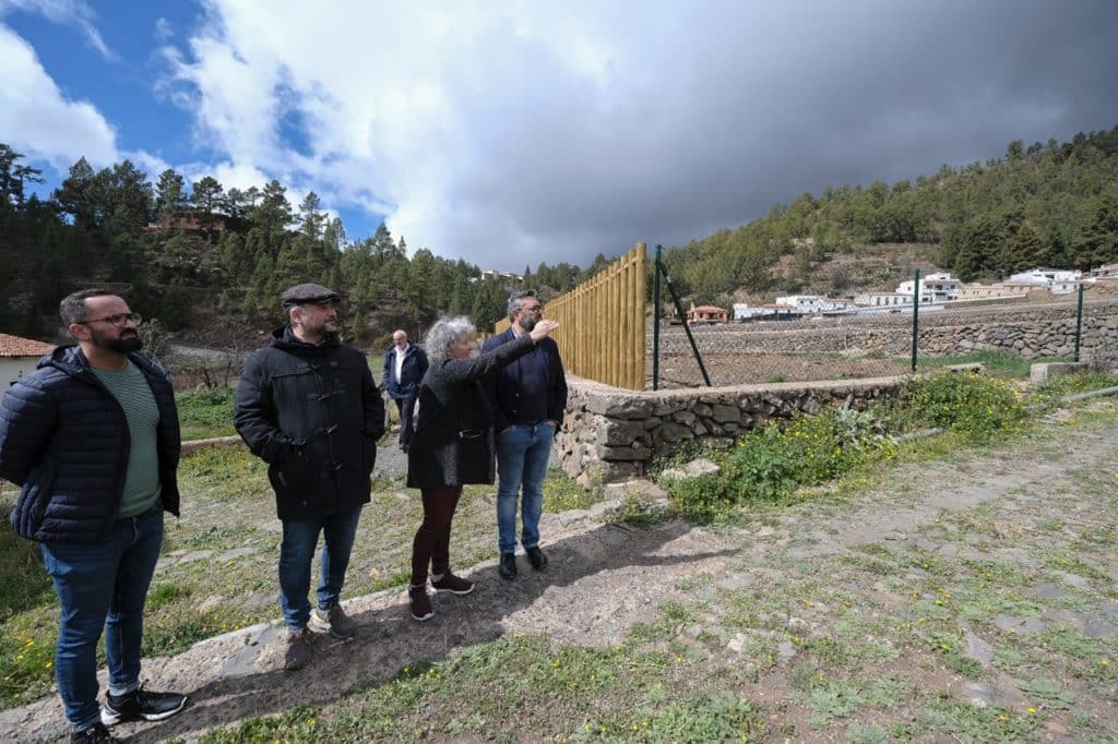 El consejero José Antonio Valbuena visitó la Huerta Grande, junto a la alcaldesa Agustina Beltrán.
