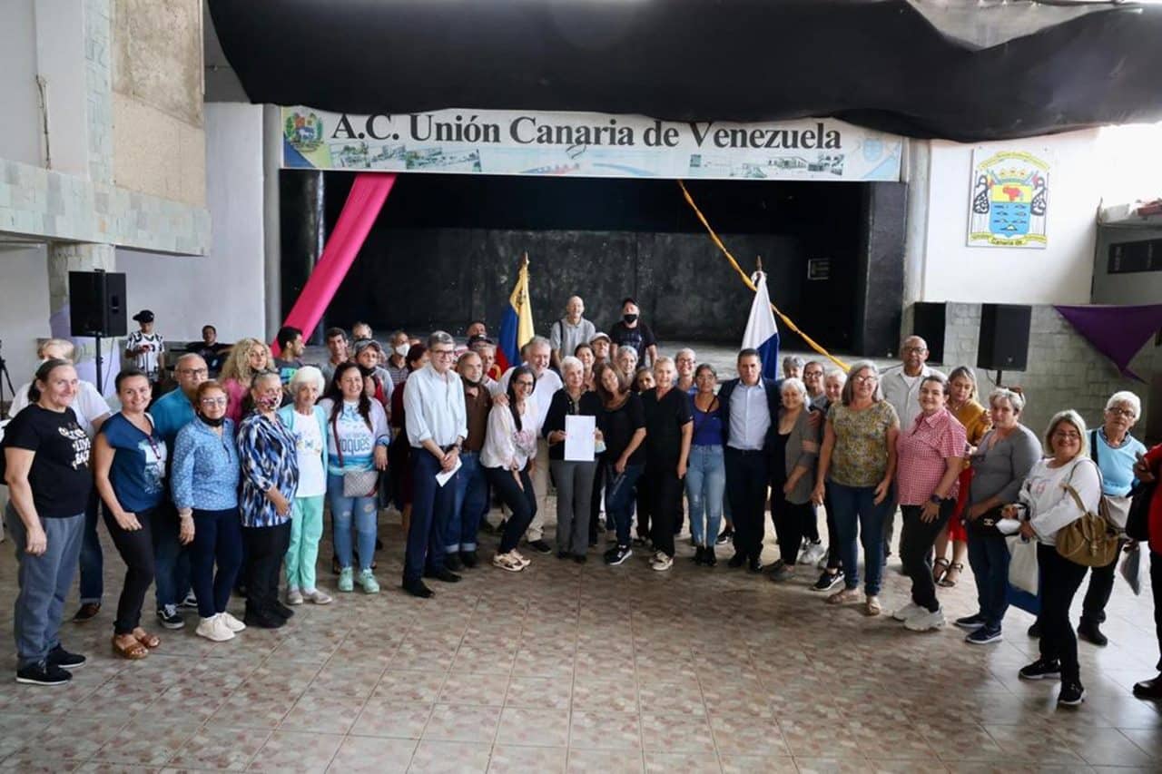 Foto de familia en las instalaciones de la Unión Canaria de Venezuela (La Guaira).