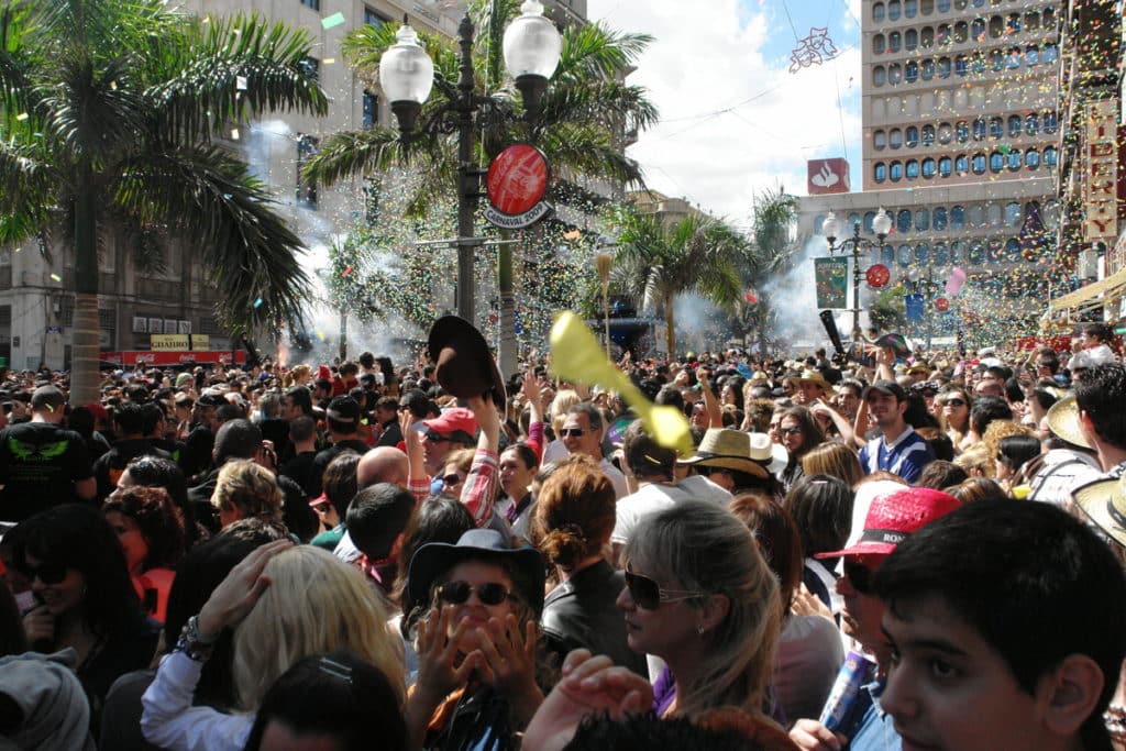 Los vecinos del centro piden "respeto" durante el Carnaval de Santa Cruz de Tenerife: "La calle se convierte en un gran urinario"
