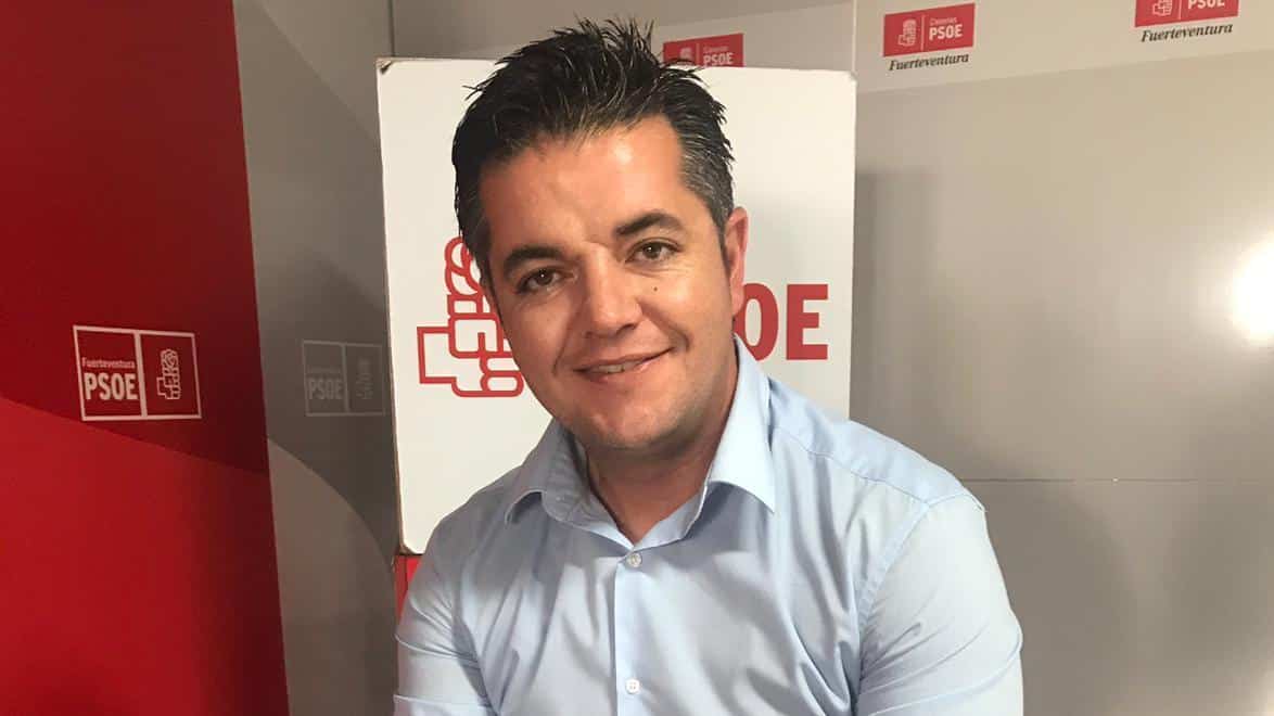 Detienen a Thaiset Fuentes, ex director general de Ganadería del Gobierno de Canarias, por presunto fraude