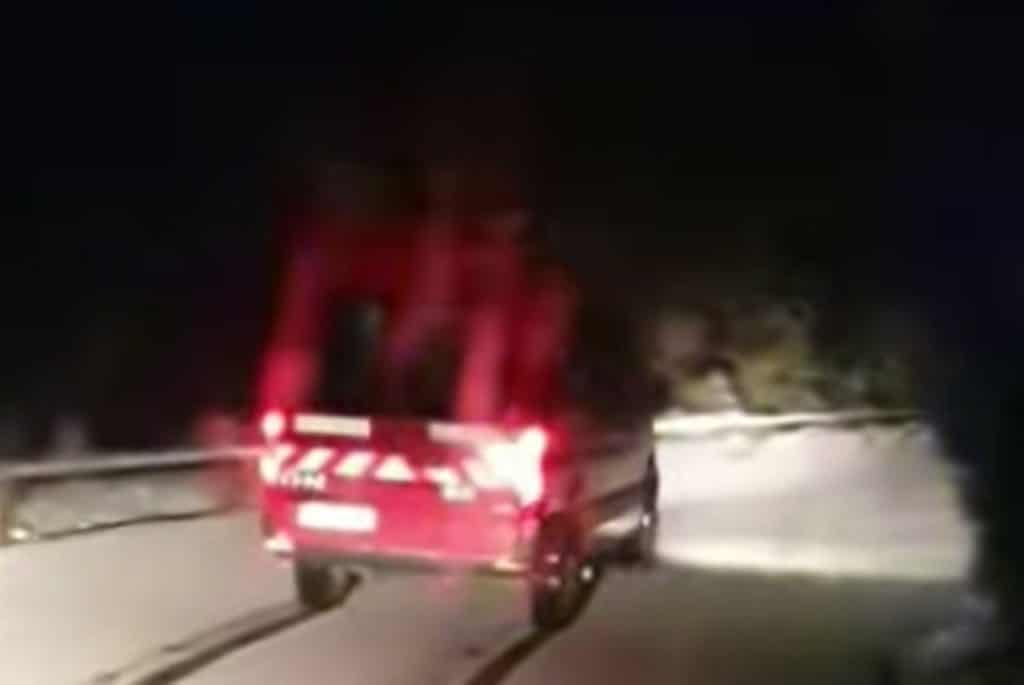 Rescatan en el Teide a excursionistas y personas atrapadas en sus coches por hielo en la carretera
