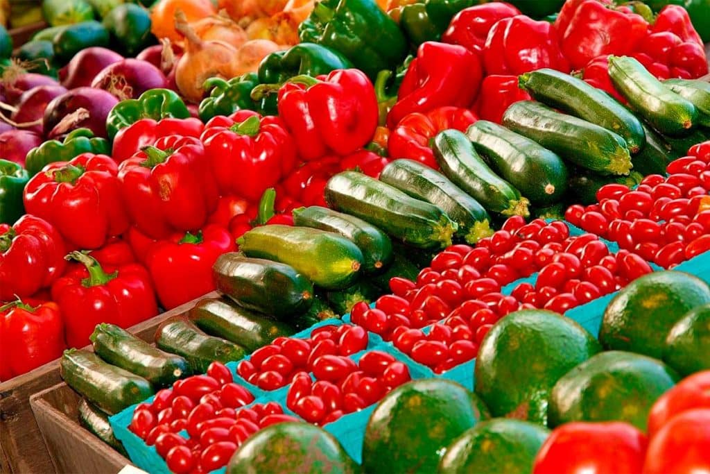 Hortalizas y verduras en un supermercado