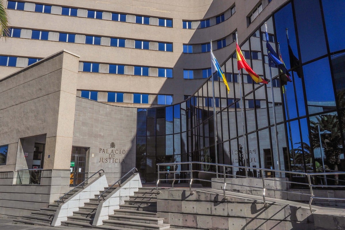 Piden 40 años de cárcel por matar a puñaladas a sus padres en el sur de Tenerife