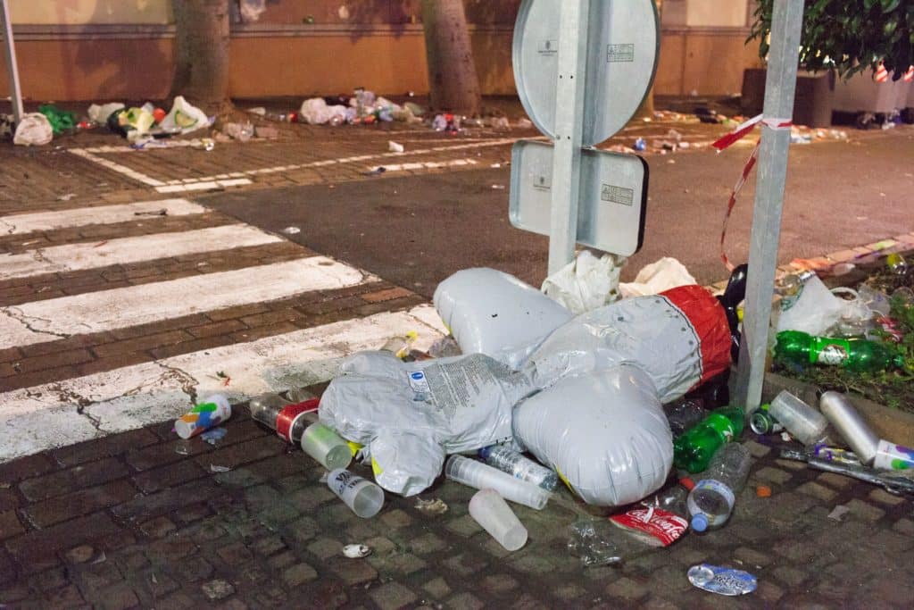 ziREjA vuelve a fotografiar la cara más amarga del Carnaval de Santa Cruz de Tenerife. | ziREjA