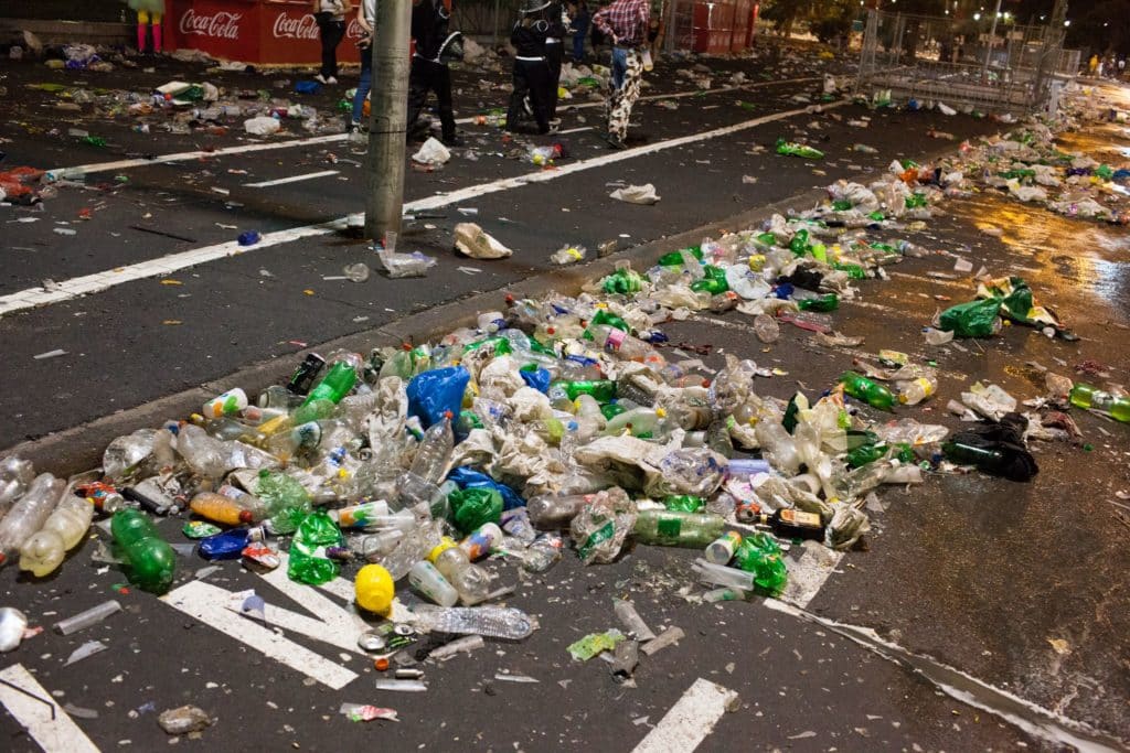 ziREjA vuelve a fotografiar la cara más amarga del Carnaval de Santa Cruz de Tenerife. | ziREjA