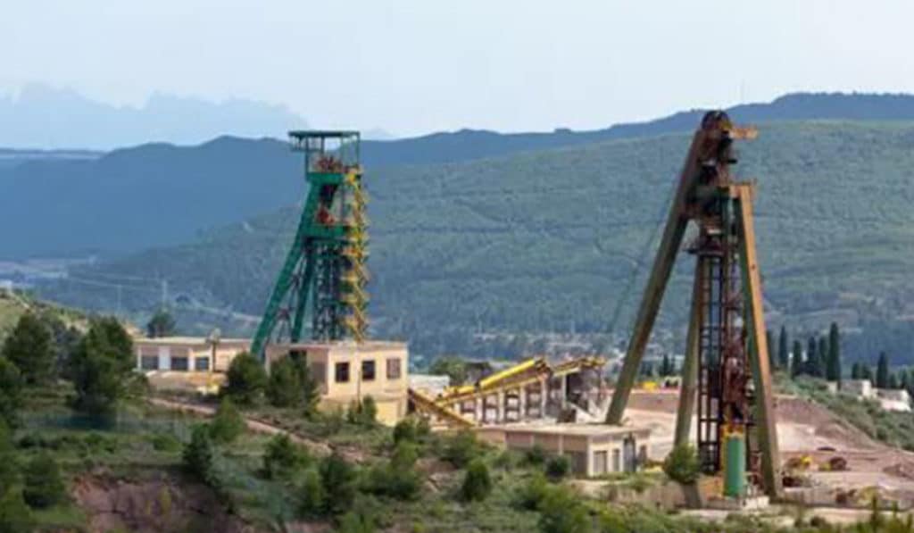 Mueren tres trabajadores atrapados en una mina de Barcelona