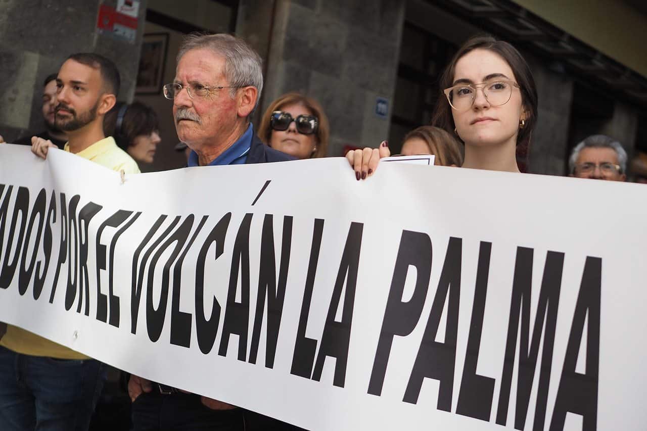 Integrantes de la Plataforma de Afectados por la Erupción durante una concentración.
