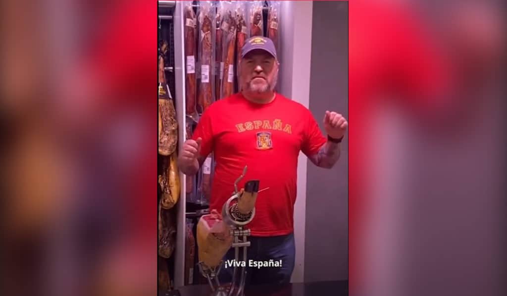 Un estadounidense "enamorado de España" se tatúa el logo de Mercadona