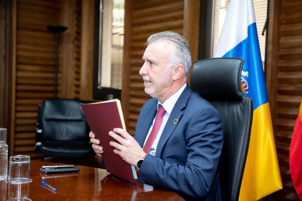 Ángel Víctor Torres, ayer, en la mesa del Consejo de Gobierno.