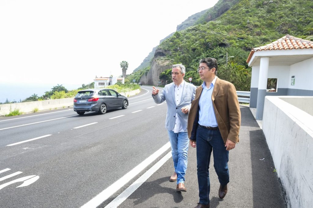 Ezequiel Domínguez y Pedro Martín, durante una visita al municipio.