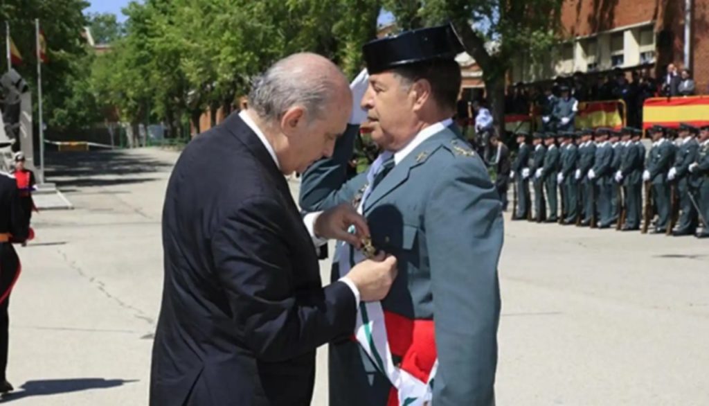 Un teniente general de la Guardia Civil, imputado por contratos irregulares a un implicado en el caso Mediador