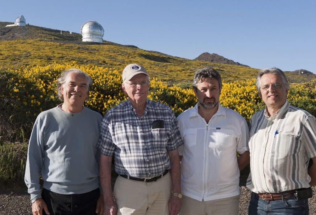 El exastronauta Neil Armstrong, con Francisco Sánchez y otros responsables del IAC, en La Palma. 